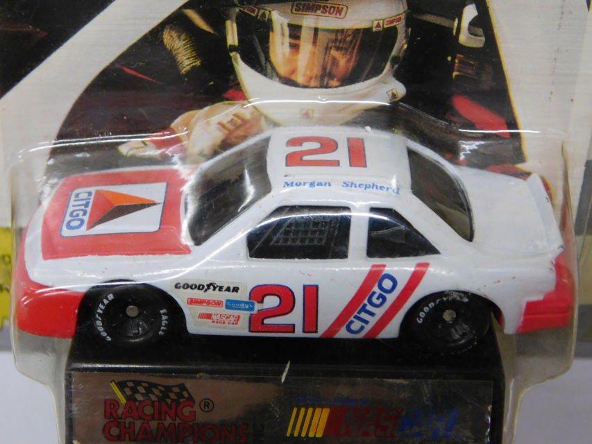 1992 Matchbox NASCAR 1:64 Scale Diecast Morgan Shepherd Motorcraft Thunderbird 