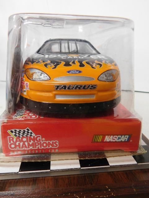 Racing Champions #26 Discover Card 1/24 DieCast NASCAR Todd Bodine Ford Taurus 