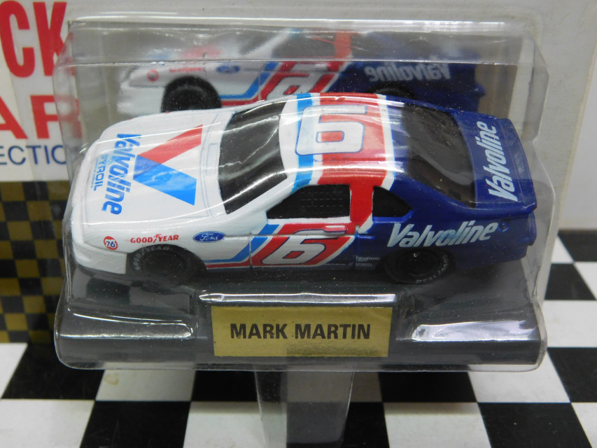 New 1992 Road Champs 1:64 Diecast NASCAR Mark Martin Valvoline Ford Thunderbird 